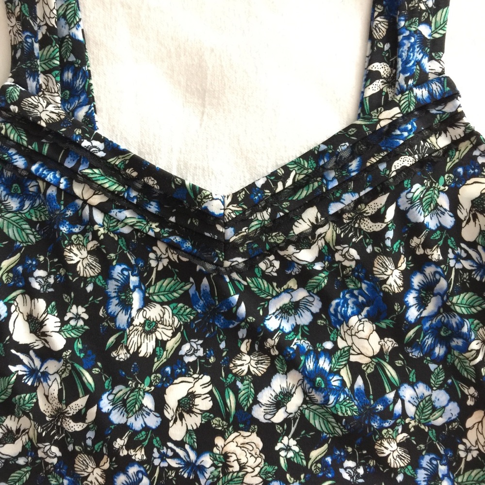 WHBM Tank Top - Picture 2 of 5
